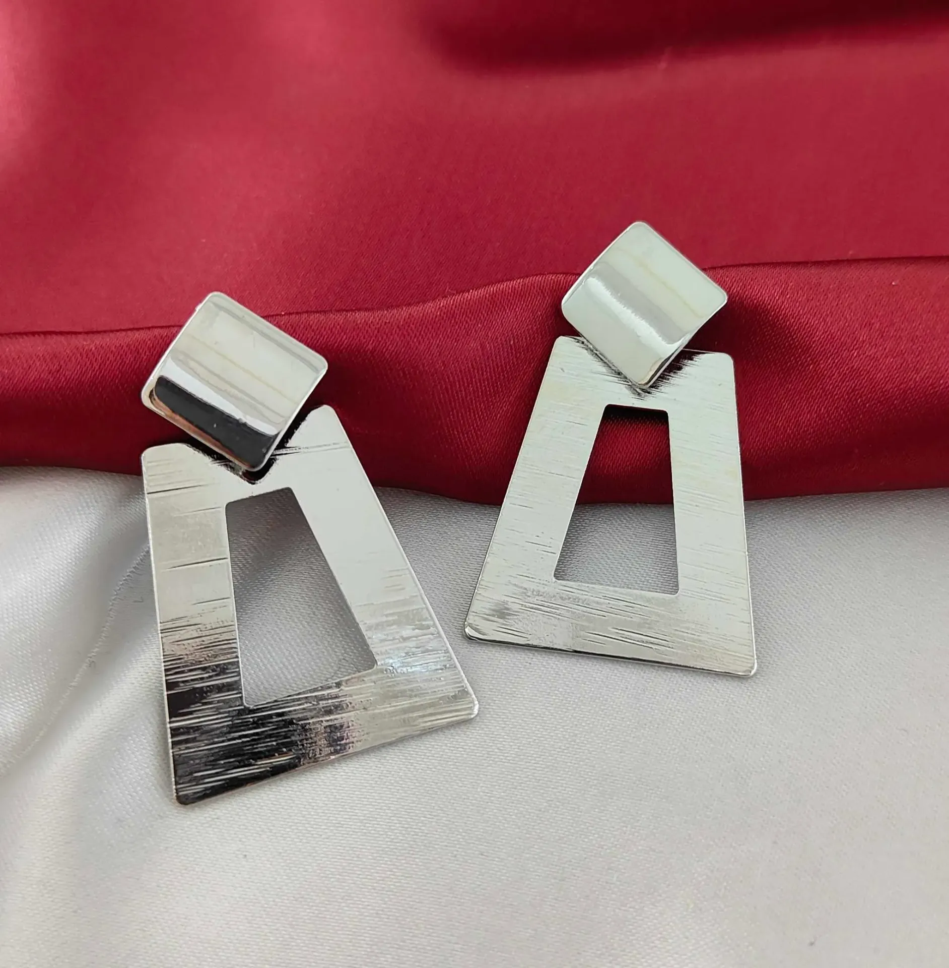 Geometric Trapezoid Drops