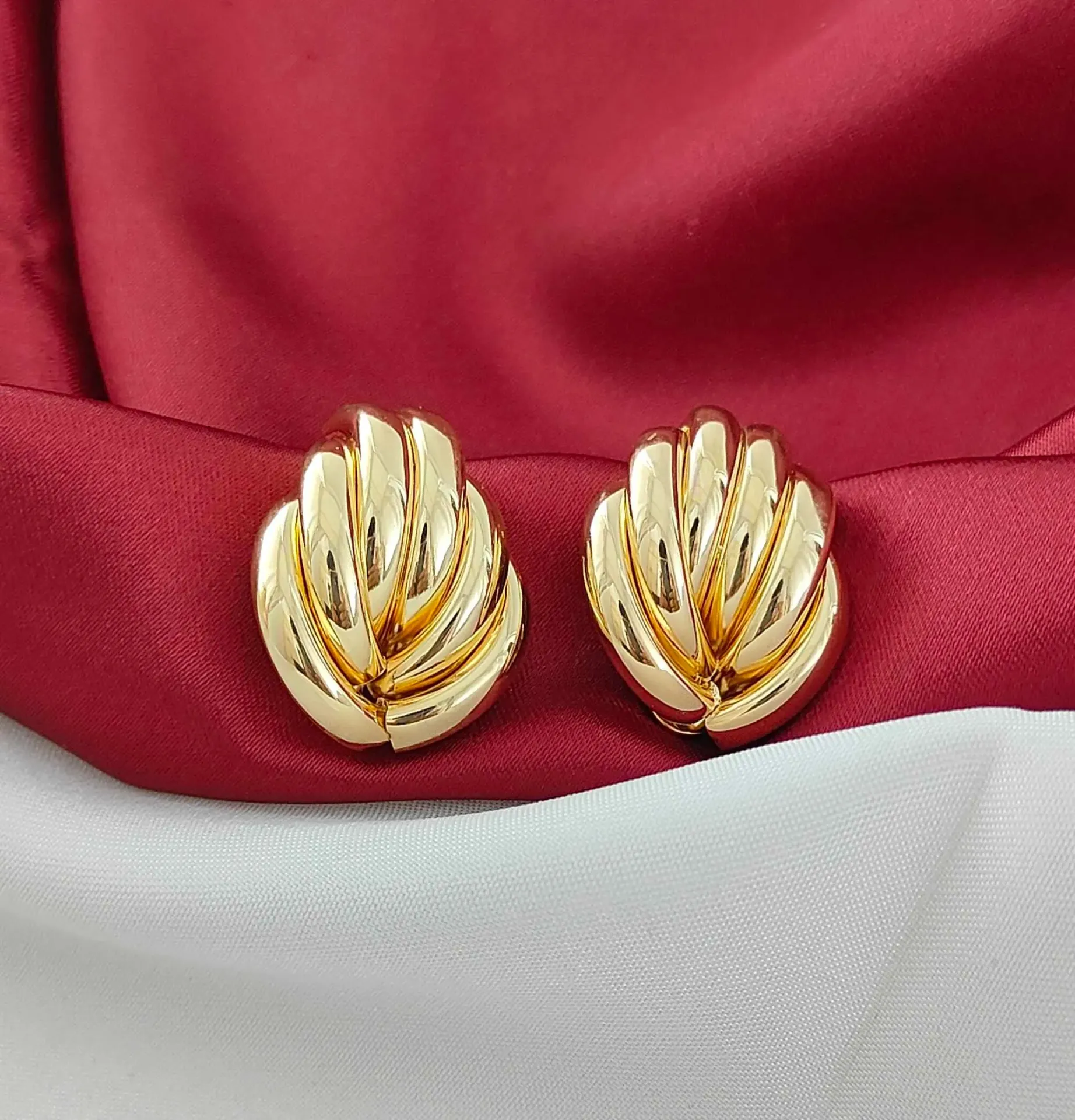 Twisted Ribbed Knots