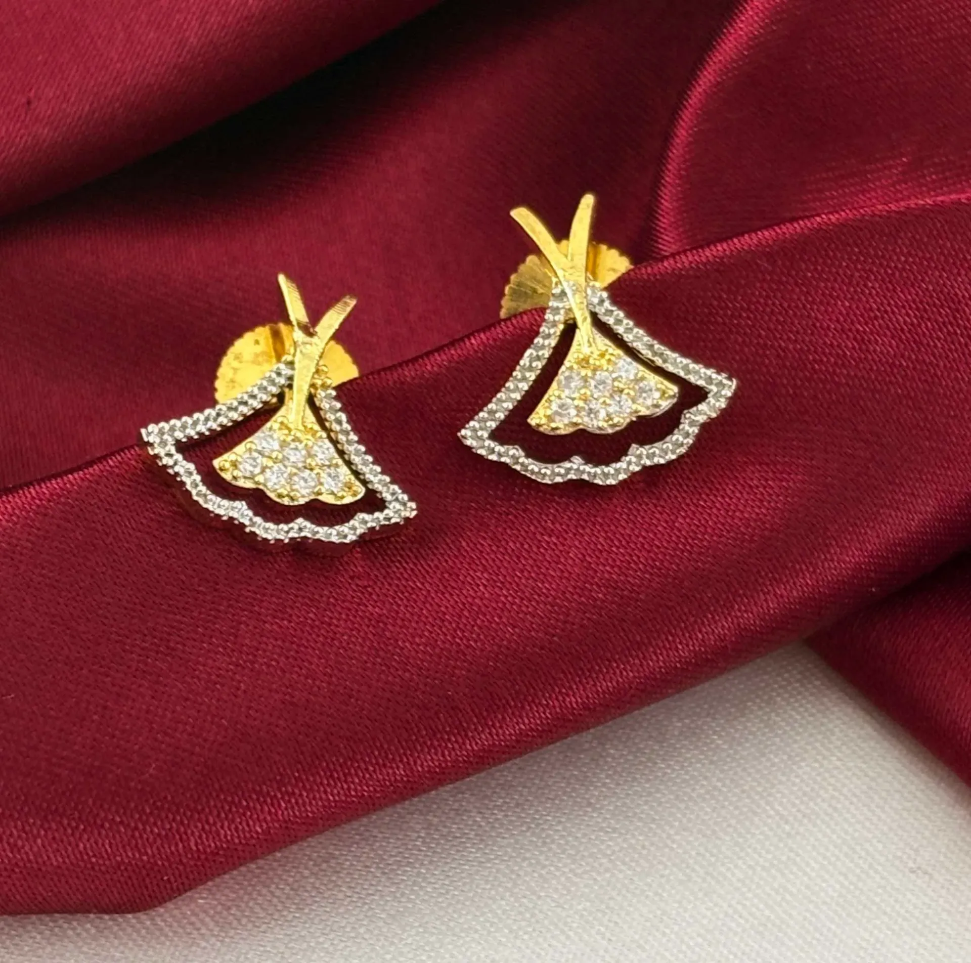 Fan-Shaped Drop Studs