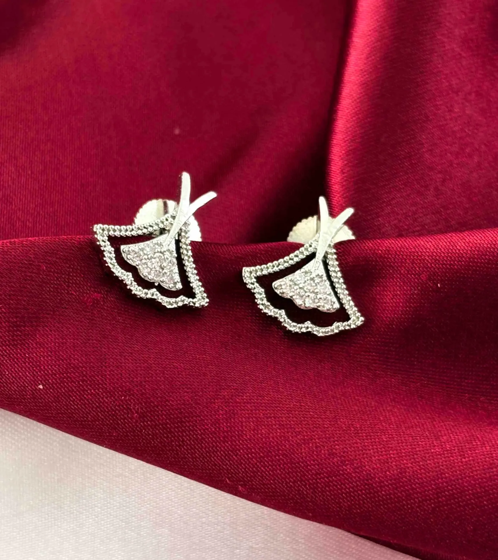 Fan-Shaped Drop Studs